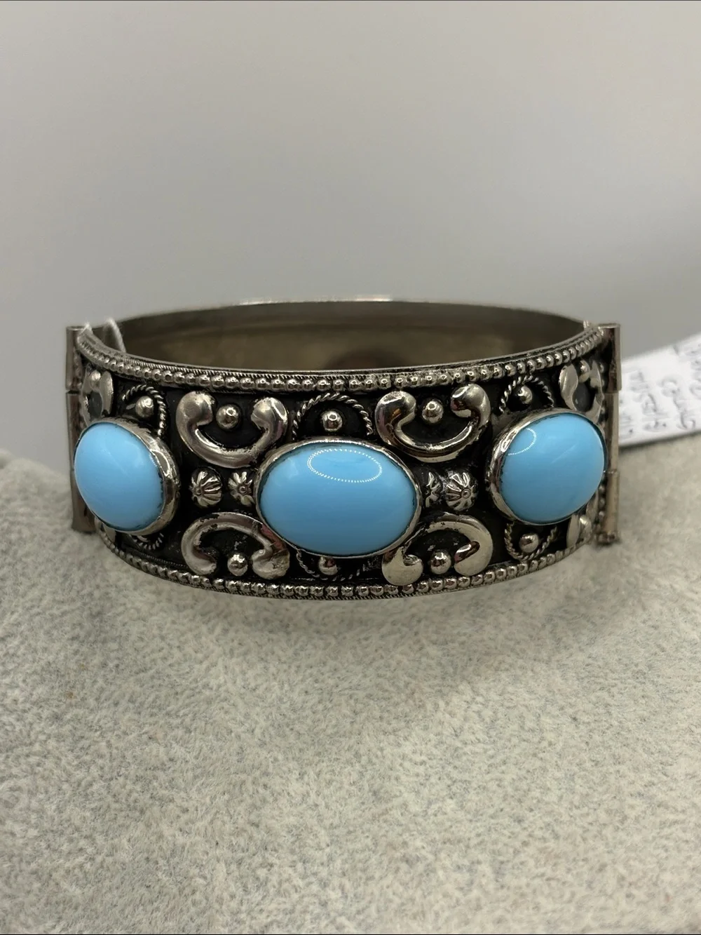 Vintage Southwestern Turquoise Blue Cabochon Silver Bangle Bracelet 7”